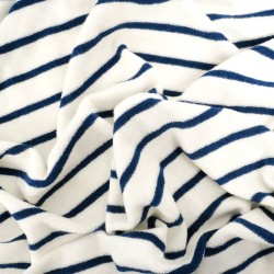 Mini badstof jersey stof met marineblauwe strepen op gebroken witte achtergrond | Wolf Stoffen