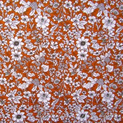 Katoenen stof Witte Bloemen Terracotta Achtergrond | Wolf Stoffen